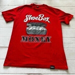 Planet of the Grapes Mens Red Shoebox Money Crewneck T-Shirt  XL Unisex